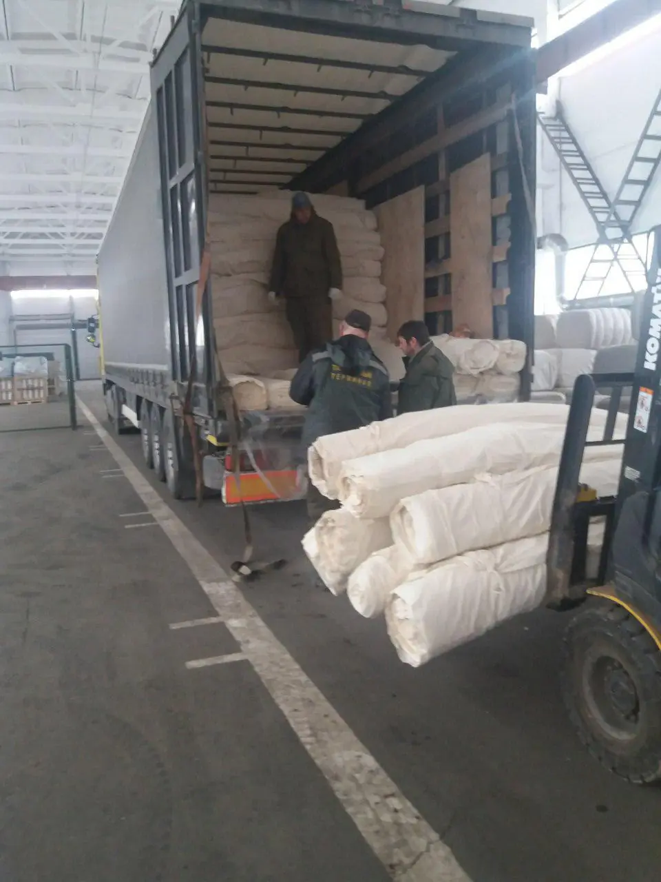 Рулоны ткани из Ташкента в Москву